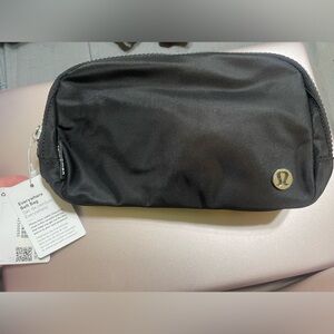 Lululemon black belt bag 1L  NWT